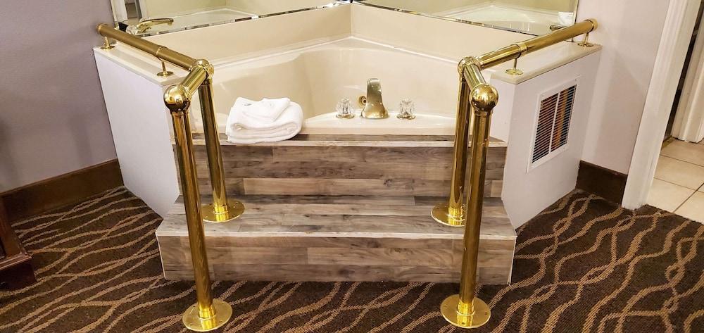 Quality Inn & Suites Cincinnati I-275 Springdale Extérieur photo