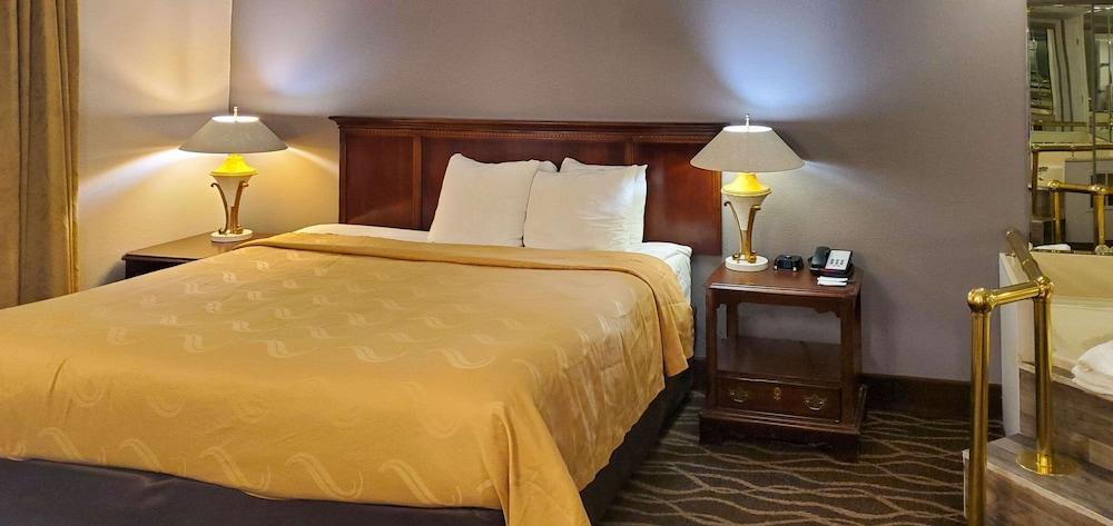 Quality Inn & Suites Cincinnati I-275 Springdale Extérieur photo