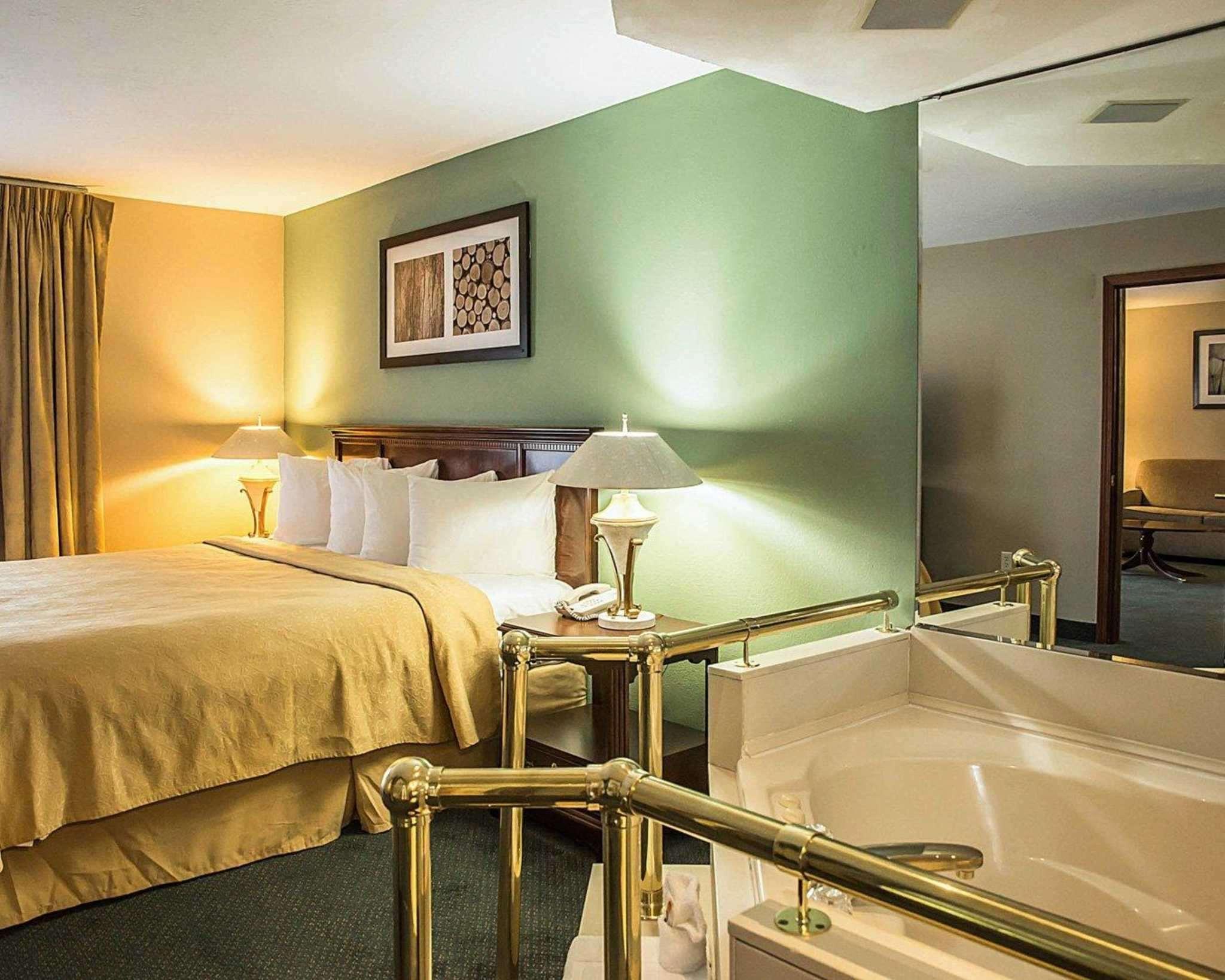Quality Inn & Suites Cincinnati I-275 Springdale Extérieur photo