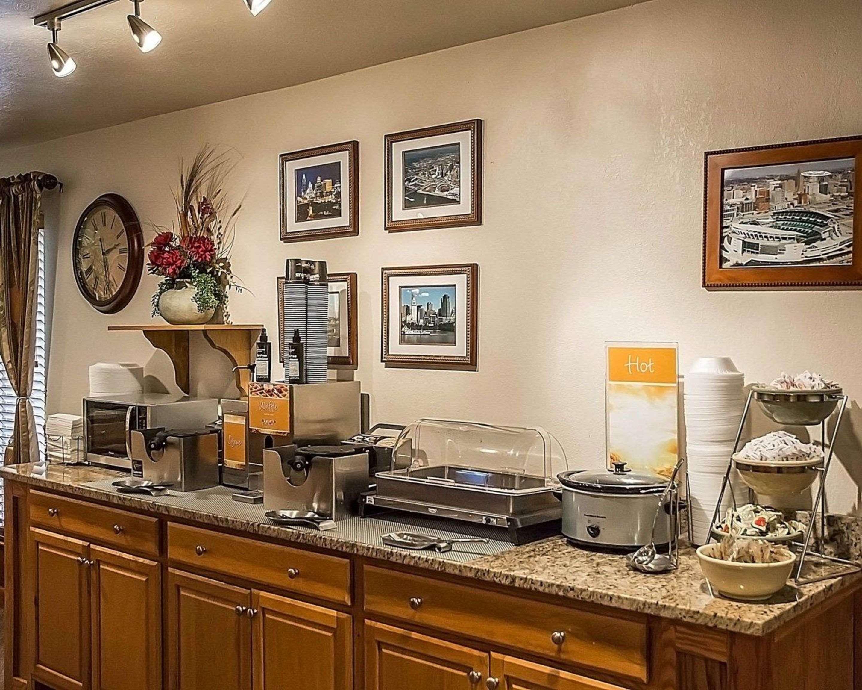 Quality Inn & Suites Cincinnati I-275 Springdale Extérieur photo