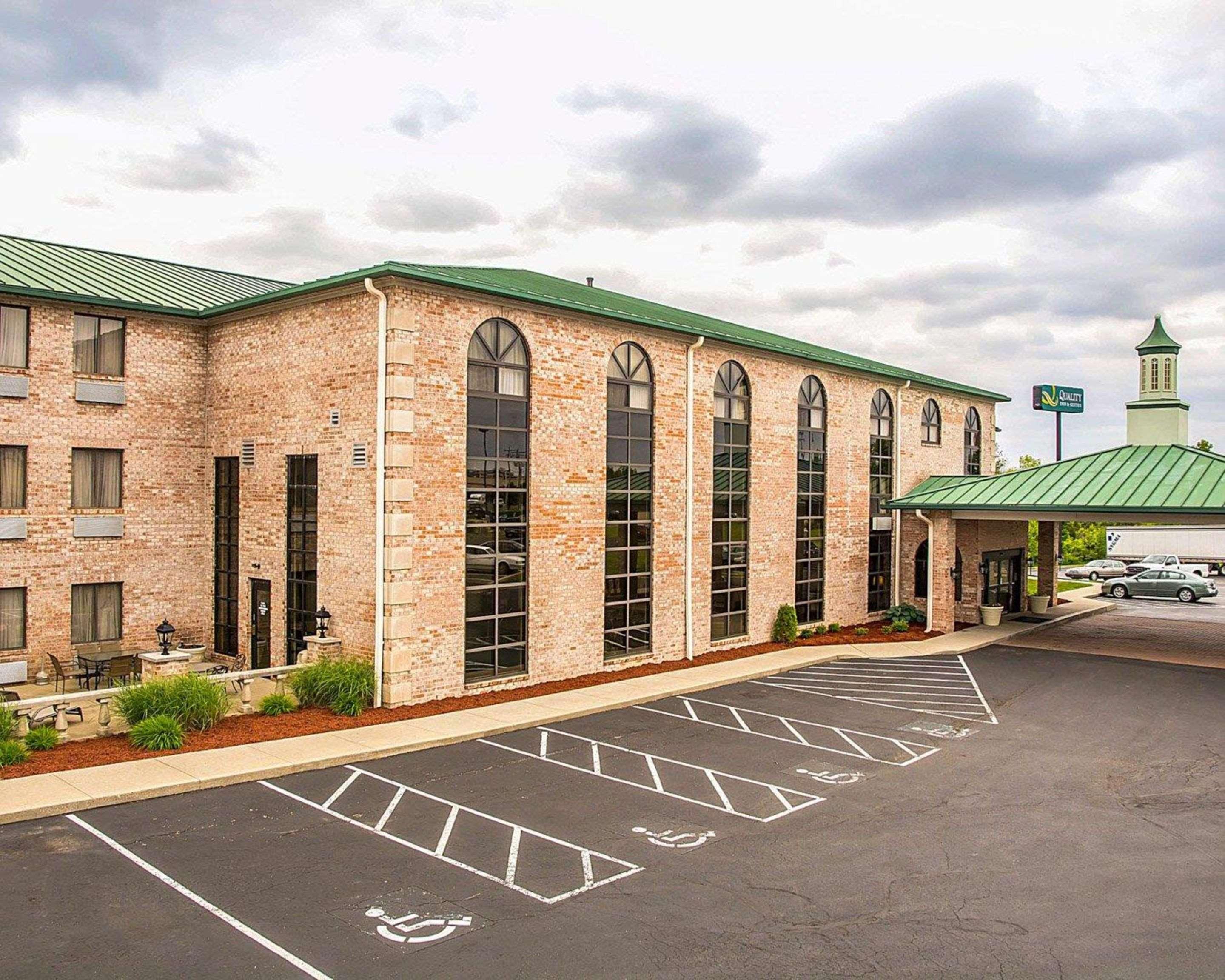 Quality Inn & Suites Cincinnati I-275 Springdale Extérieur photo