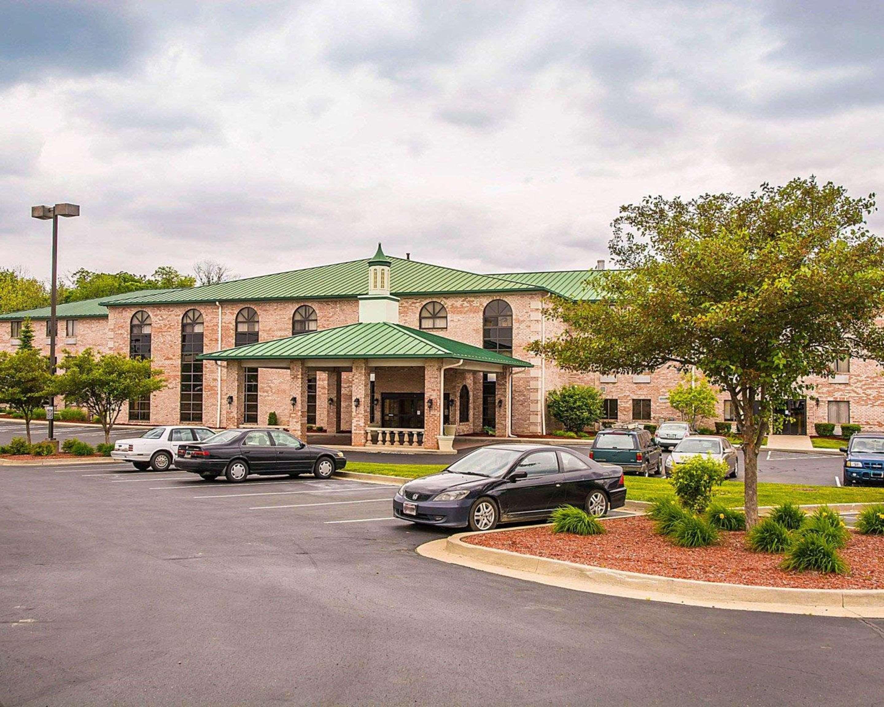 Quality Inn & Suites Cincinnati I-275 Springdale Extérieur photo