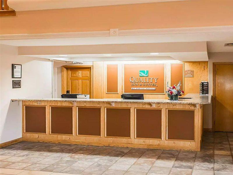 Quality Inn & Suites Cincinnati I-275 Springdale Extérieur photo