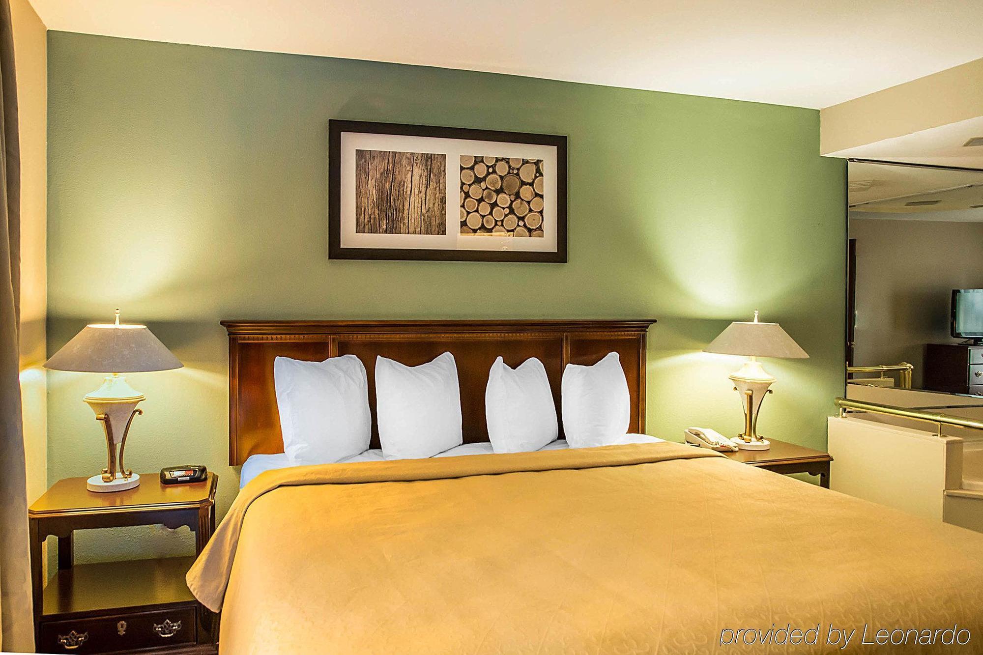 Quality Inn & Suites Cincinnati I-275 Springdale Extérieur photo