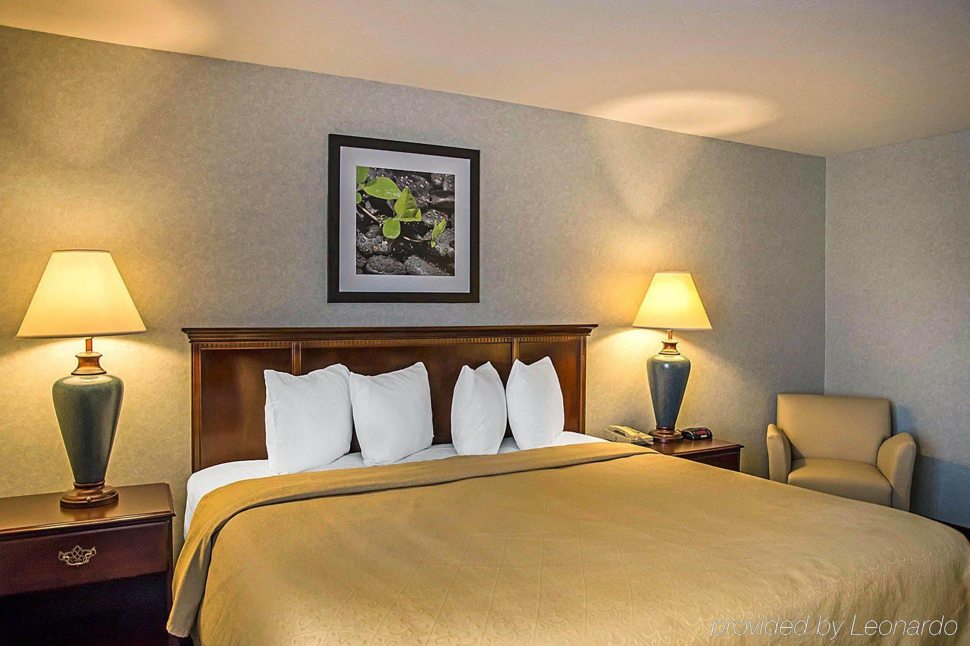 Quality Inn & Suites Cincinnati I-275 Springdale Extérieur photo