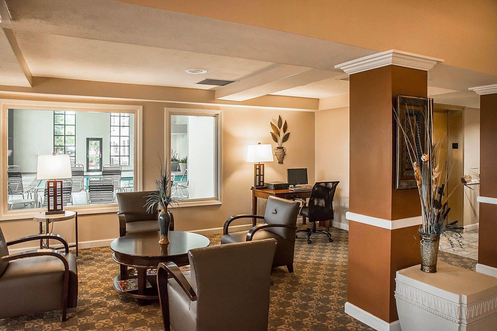 Quality Inn & Suites Cincinnati I-275 Springdale Extérieur photo