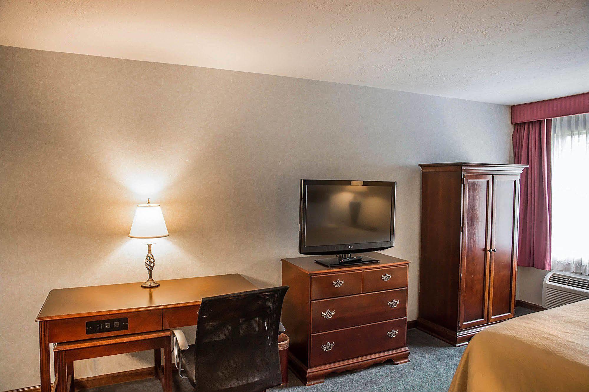 Quality Inn & Suites Cincinnati I-275 Springdale Extérieur photo