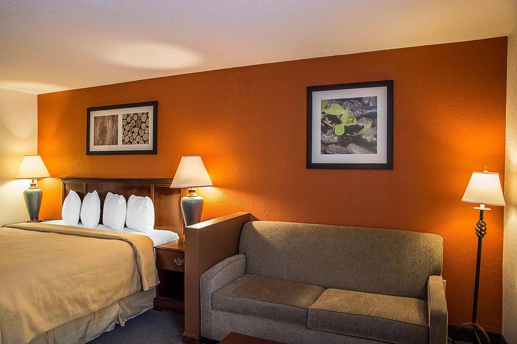Quality Inn & Suites Cincinnati I-275 Springdale Extérieur photo