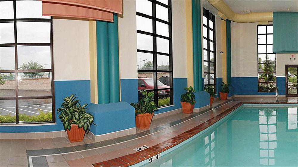 Quality Inn & Suites Cincinnati I-275 Springdale Extérieur photo