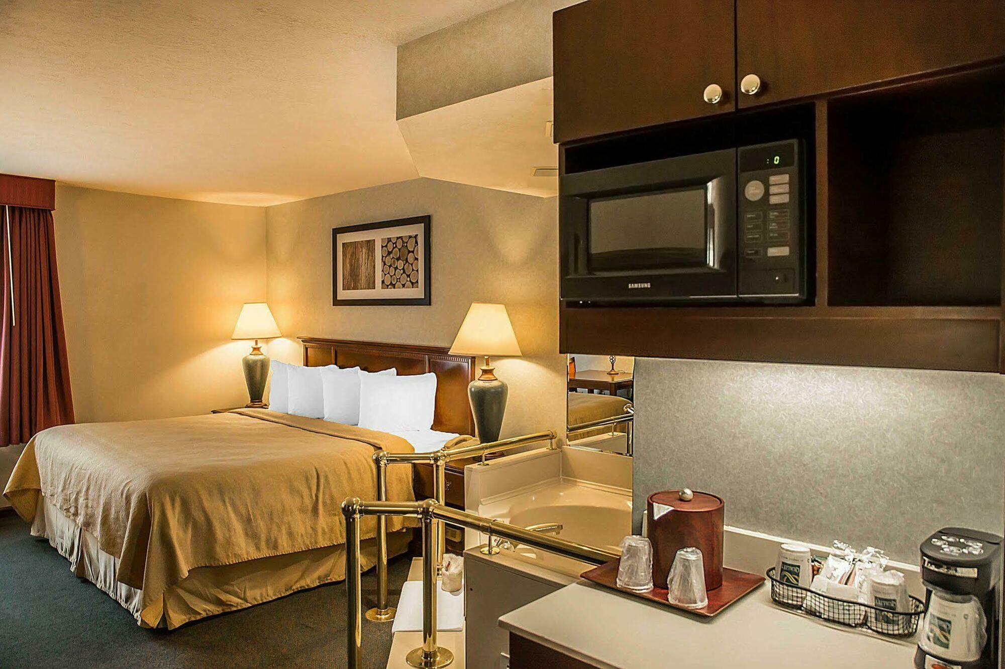 Quality Inn & Suites Cincinnati I-275 Springdale Extérieur photo